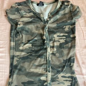 Crop top Rue21 camo button shirt.